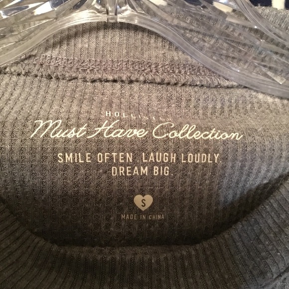 Hollister Gray Long Sleeve Crop Top - Picture 4 of 4